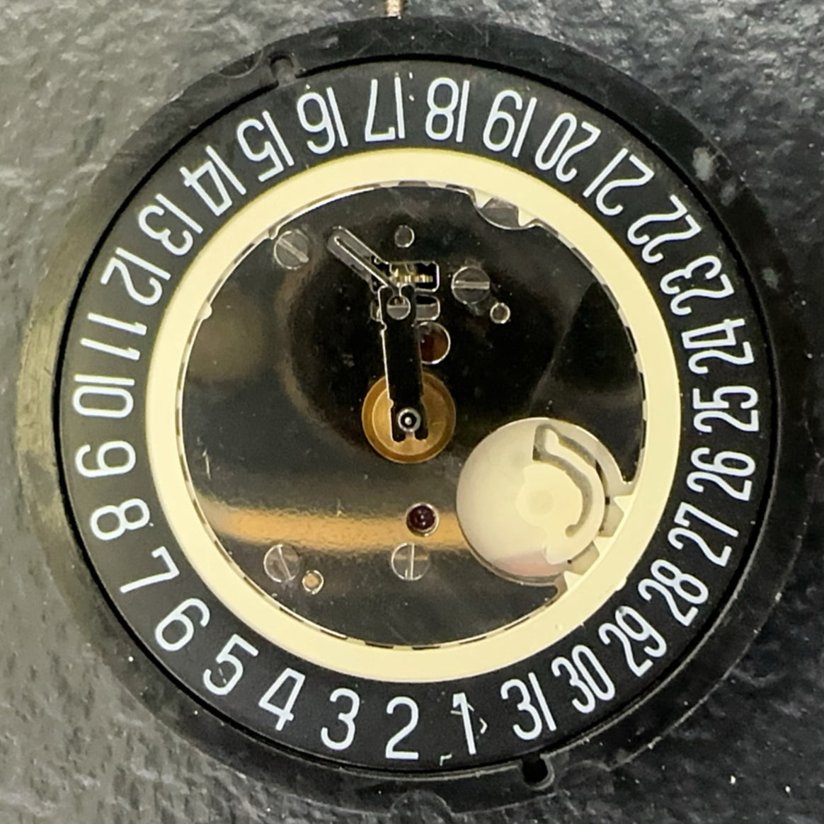 Swiss Made Ronda 515 Quartz Movement 3 Hands Black Disk Single Calendar At 6