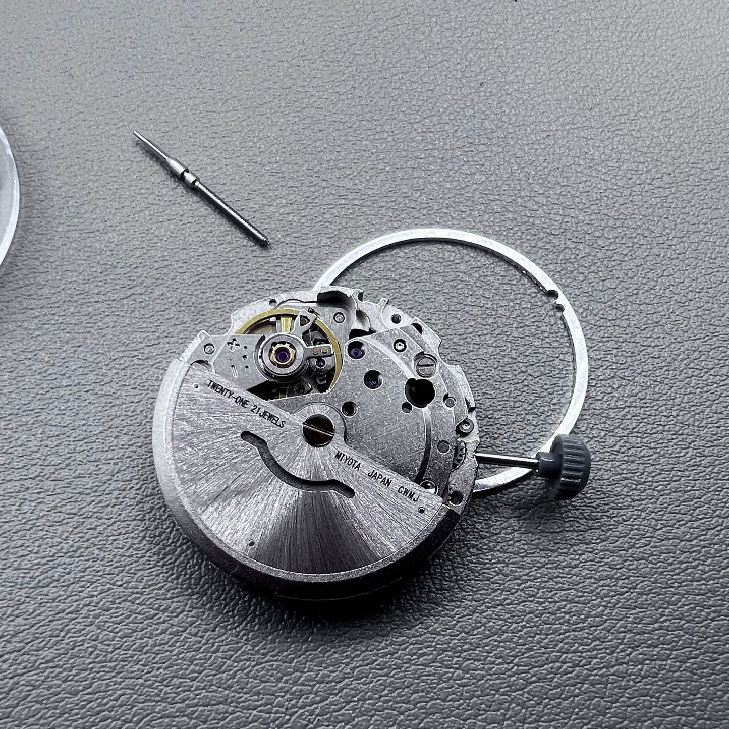 Japan Miyota 8215 silver plated automatic watch movement with date at 6 o?clock, precise mechanical design.