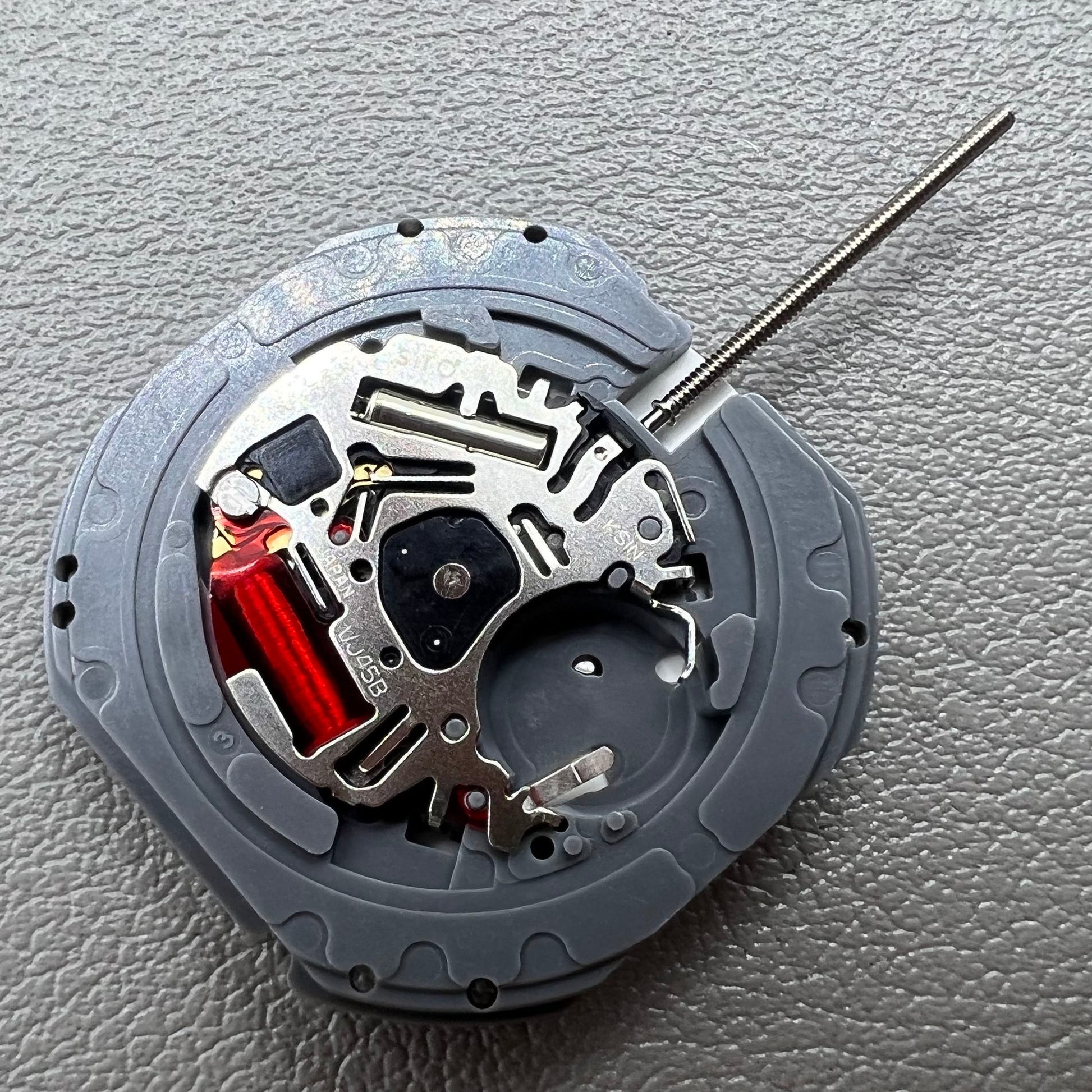 Japan Hattori Epson VJ45B quartz watch movement with date at 6 o'clock and day at 12 position.