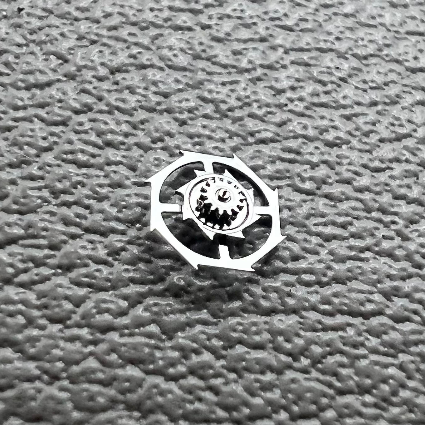 Pallet fork and escape wheel set for Omega 8500A movement, ensuring precise timekeeping and durability.