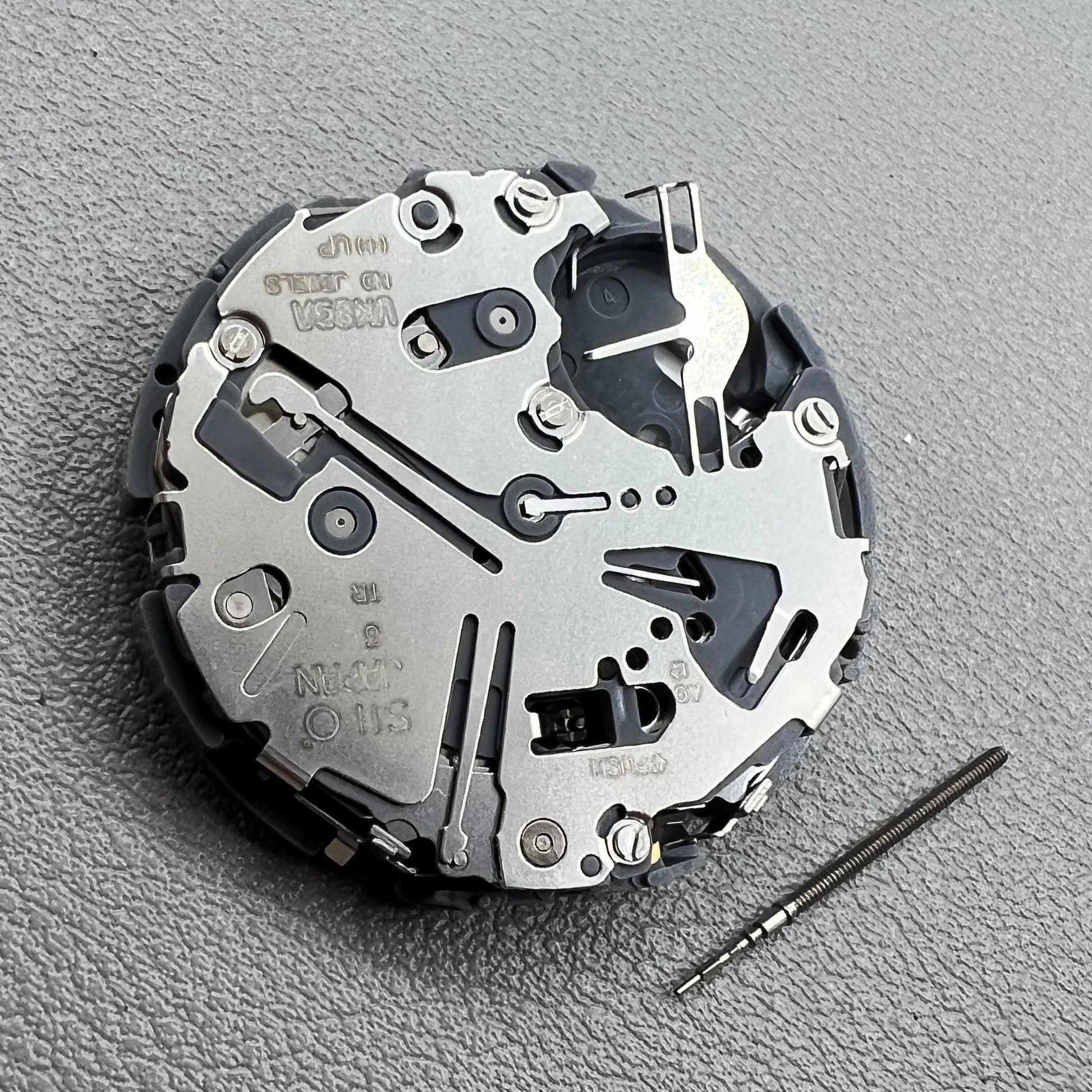 Japan Hattori Epson VK83 quartz watch movement for precise timekeeping in watch accessories.