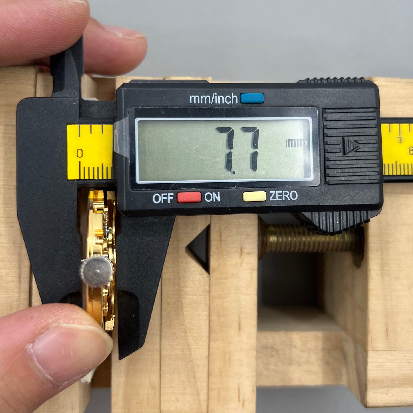 Golden Hollow 32.8mm watch with 7120 automatic mechanical movement, extra-large design.