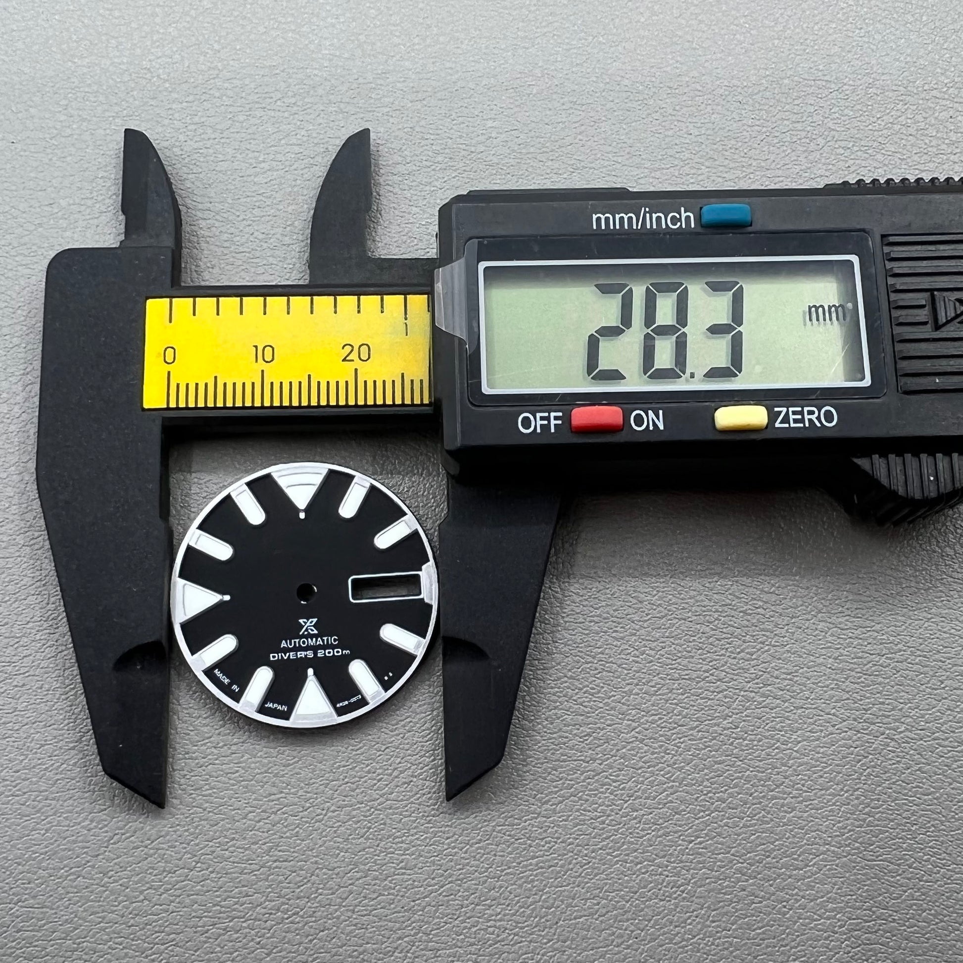 28.5mm Black modified diving dial with green luminous markers for NH35 NH36 movement