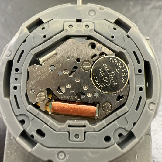 Miyota 6M55 ultrathin quartz watch movement with yellow date disk, 3 hands for precision timekeeping.