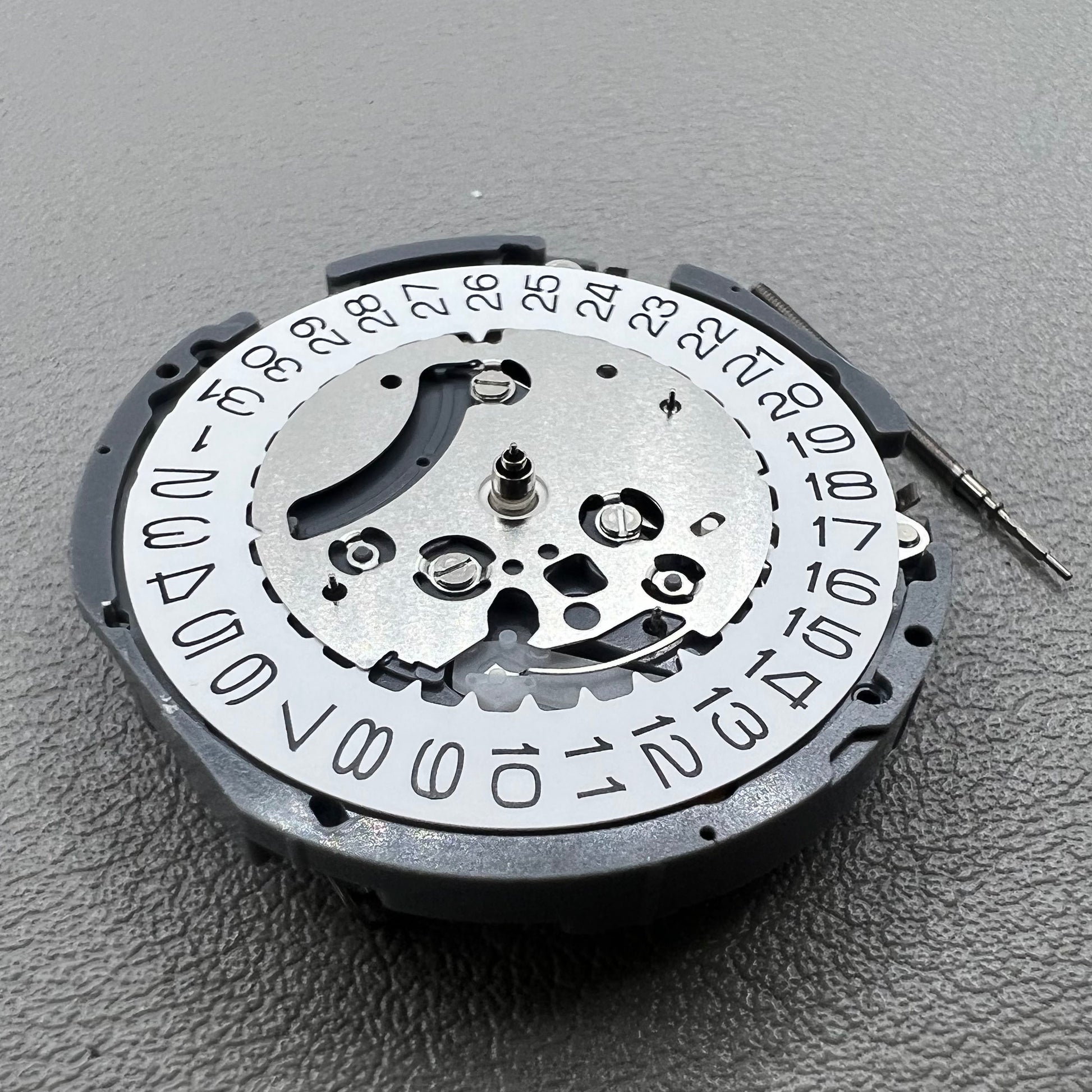 Japan Hattori Epson VK83 quartz watch movement for precise timekeeping in watch accessories.