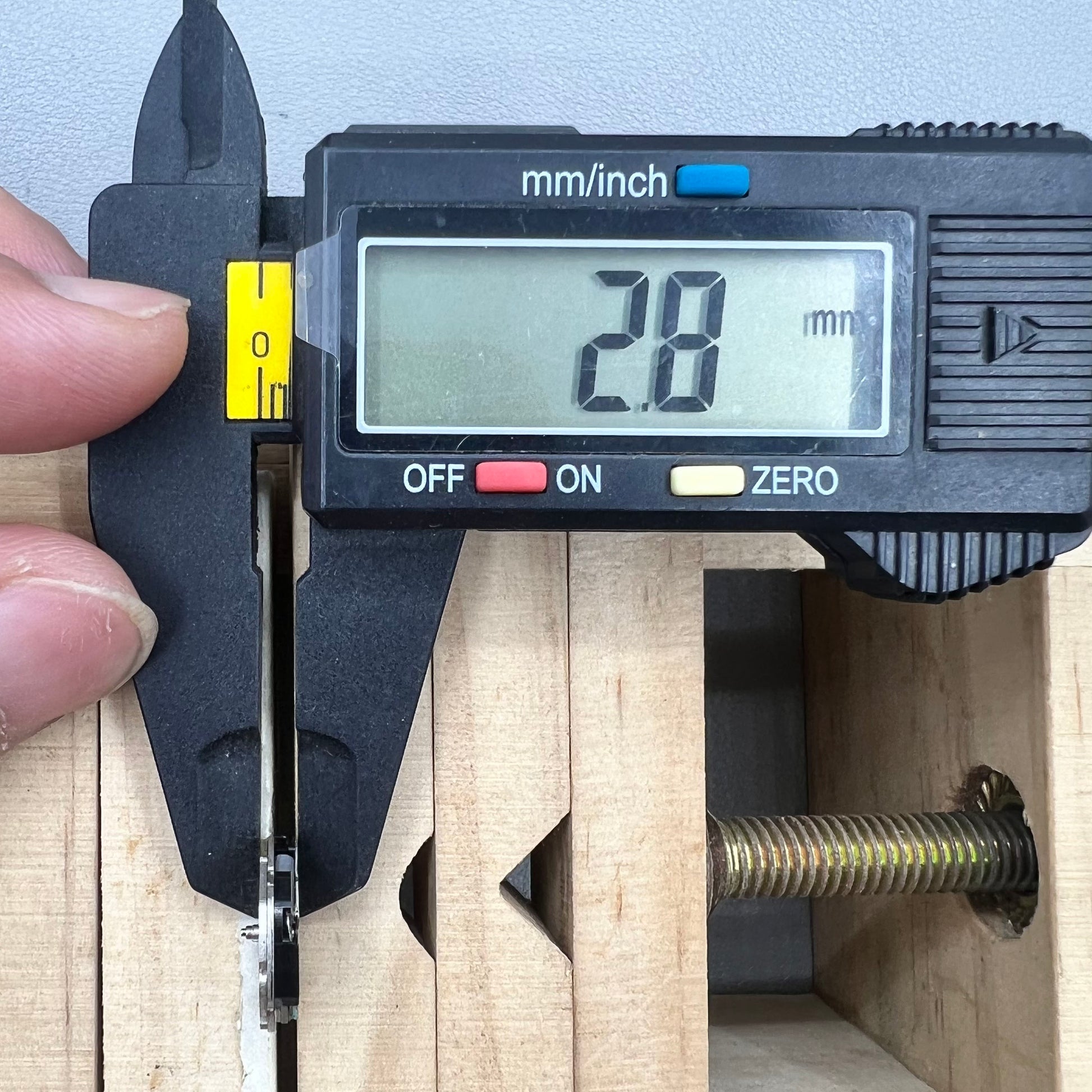 Japan Morioka Tokei V252A quartz watch movement with 2 hands and small second, precise timekeeping.