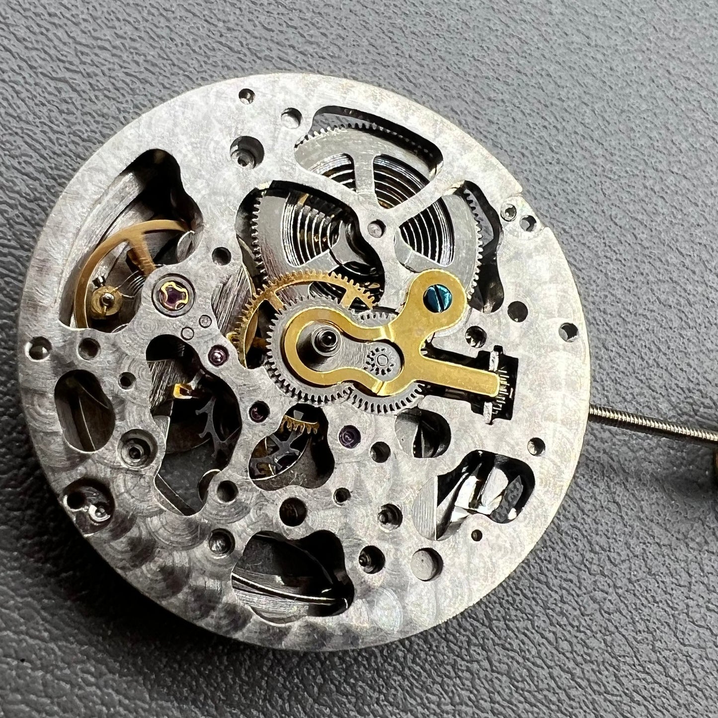 Hangzhou 2189 Silver watch with hollow mechanical movement and single calendar display accessory.