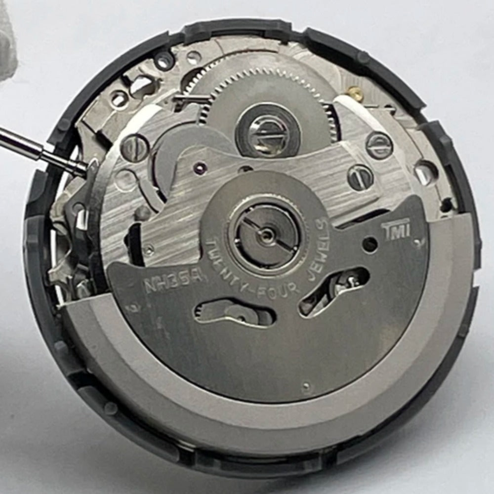 Japan Made C3 Blue Luminous watch accessory with NH35A mechanical movement, 24 jewels, date at 6 o?clock