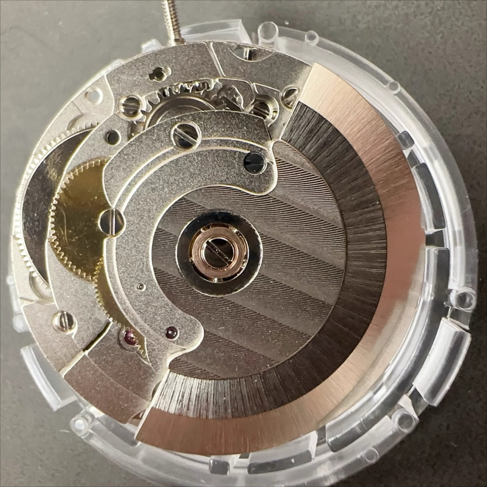 China Made Wuhan 2824-2 watch movement with automatic mechanical 3 hands and single calendar function.