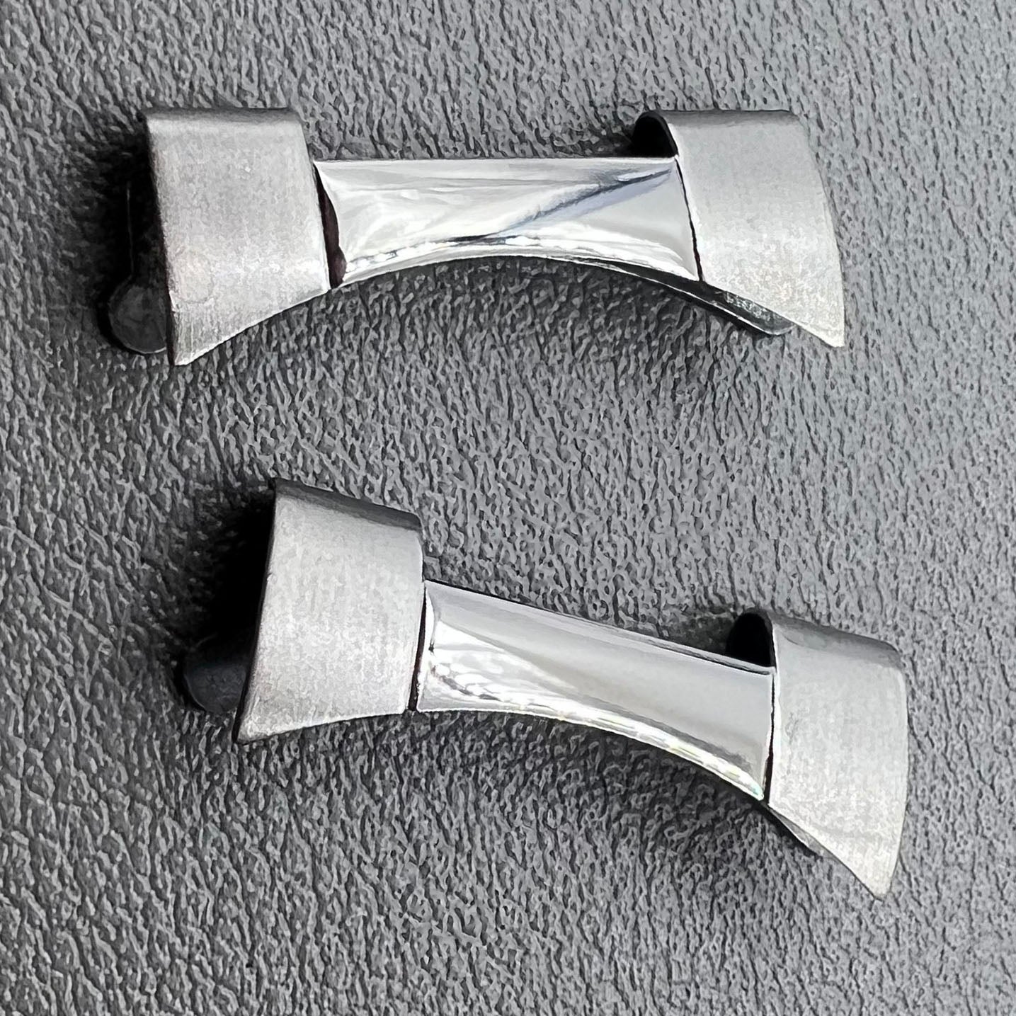4 pièces 16x2.3x2.4 mm S/s Liens d'extrémité incurvés Bars de la bracelet Bracelet Watch Band
