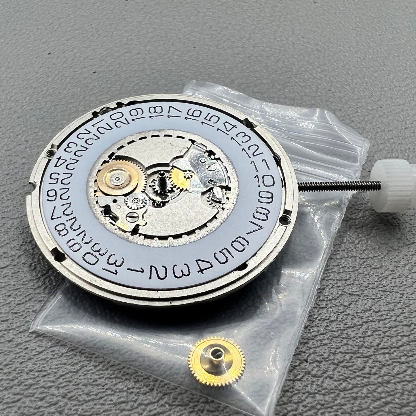 Swiss ETA 555.415 Watch Quartz Movement 3 Hands Date@3 Old Stock Original