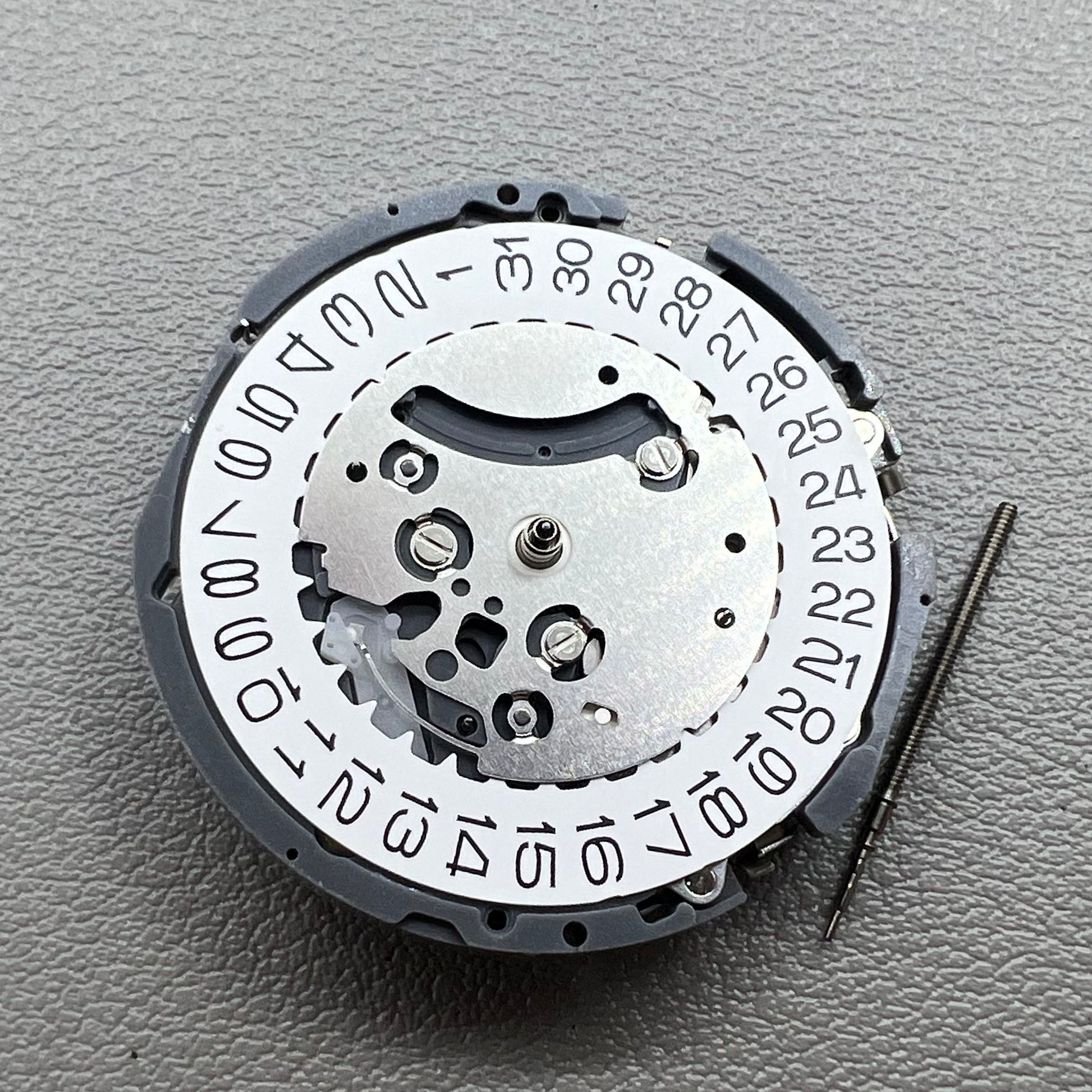 Japan Hattori Epson VK83 quartz watch movement for precise timekeeping in watch accessories.