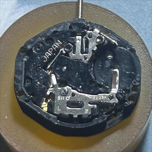 Japan Made TMI PC23A quartz movement with three hands and double calendar disk for watch accessories.