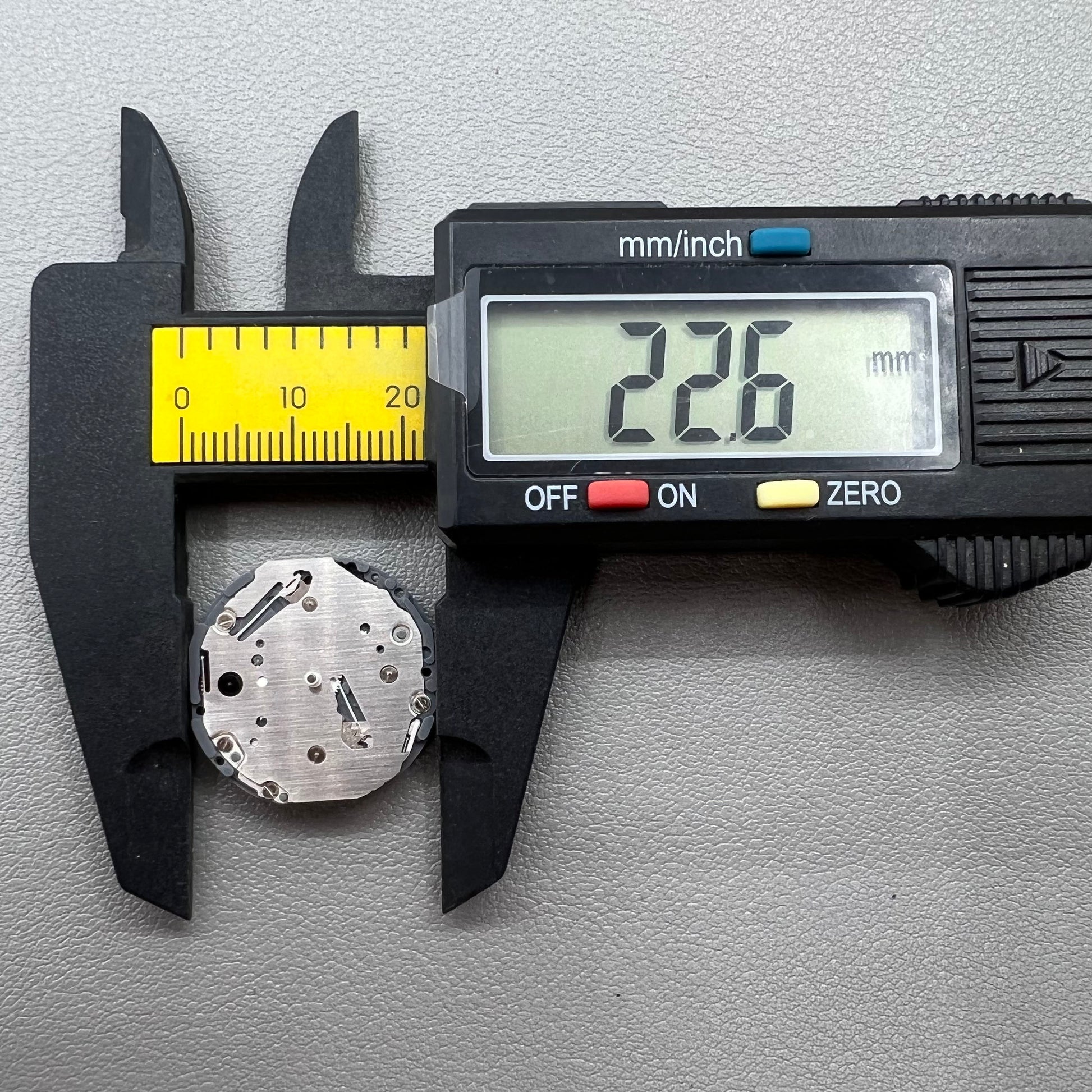 Japan Hattori Epson VD74A quartz watch movement with precision timekeeping for watch accessories.