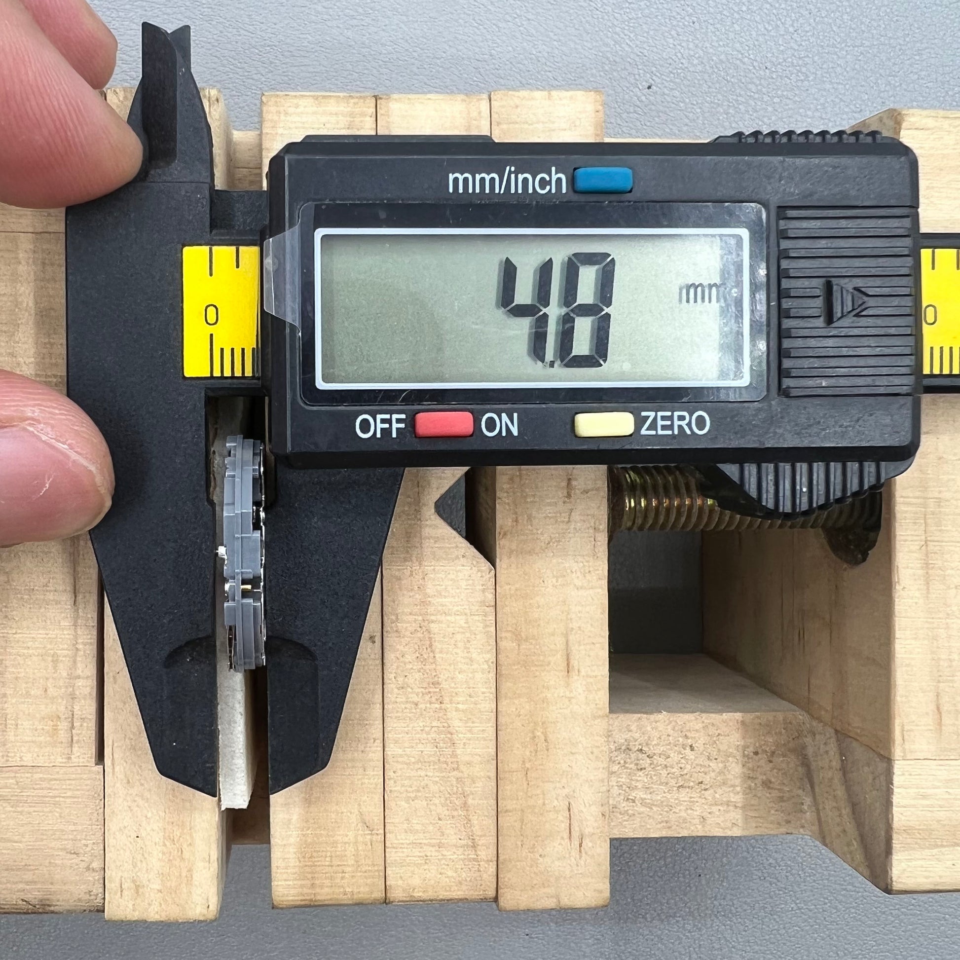 Japan Hattori Epson VD74A quartz watch movement with precision timekeeping for watch accessories.