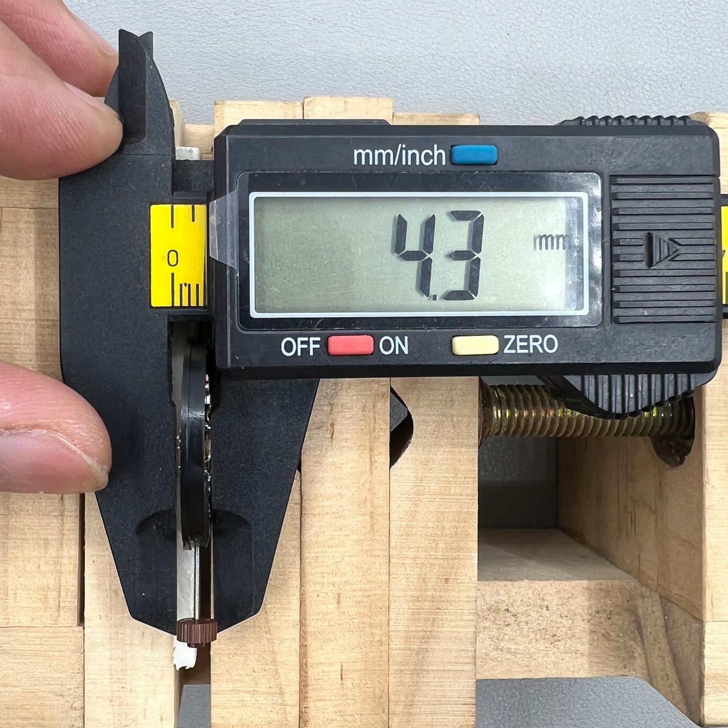 Swiss Ronda 517 quartz watch movement with day and date display at 6 o'clock, precise timekeeping.