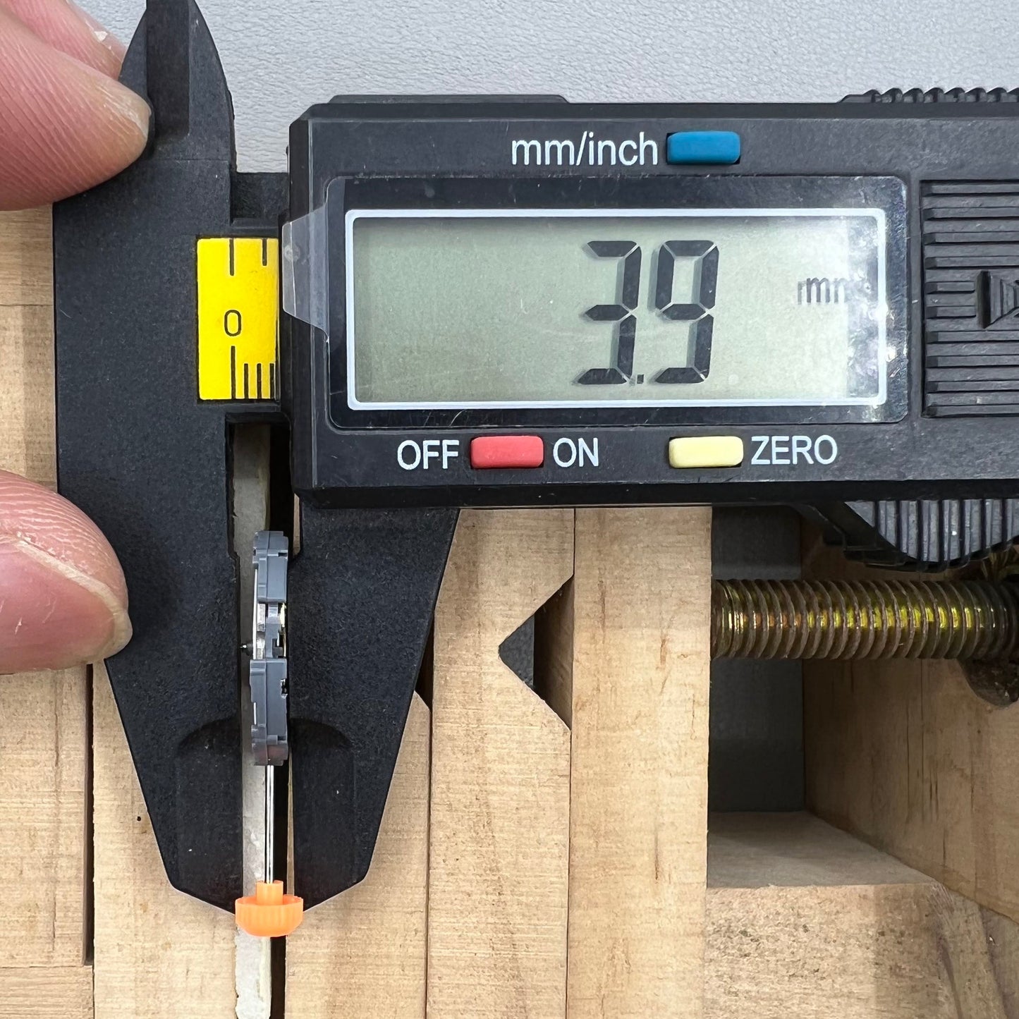 Japan Miyota Quarz Uhrwerk Modell 1N12 mit Datum bei 6 Uhr, pr�zises Uhrwerk f�r Uhrengeh�use