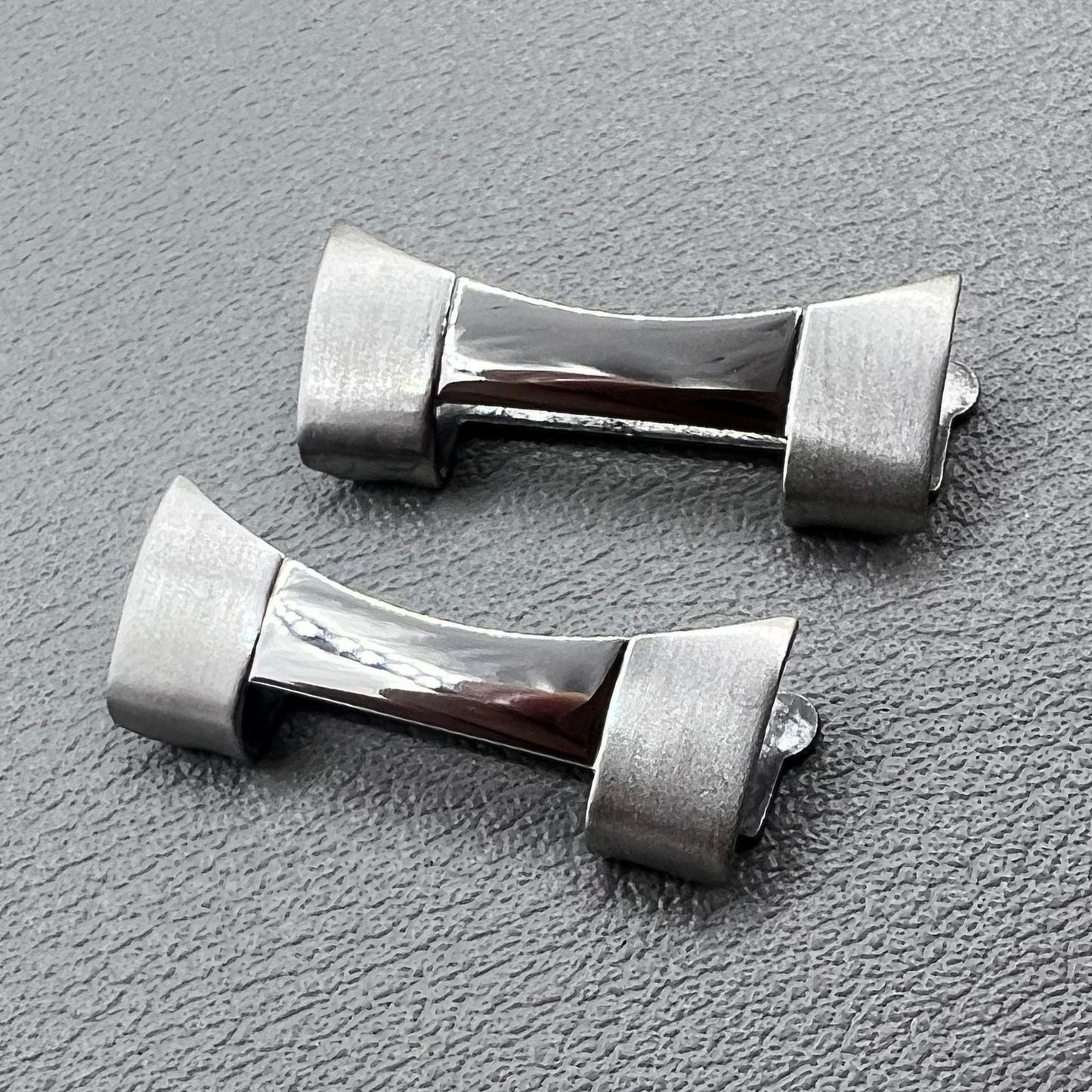 4 pièces 16x2.3x2.4 mm S/s Liens d'extrémité incurvés Bars de la bracelet Bracelet Watch Band