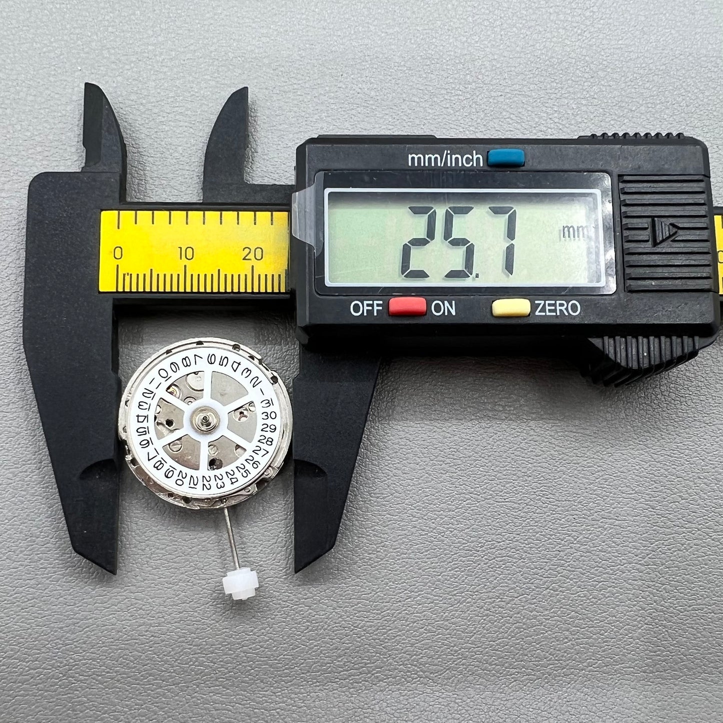 Silver China 2813 8205 watch accessory showcasing automatic mechanical movement with single calendar at 3 o?clock slot.