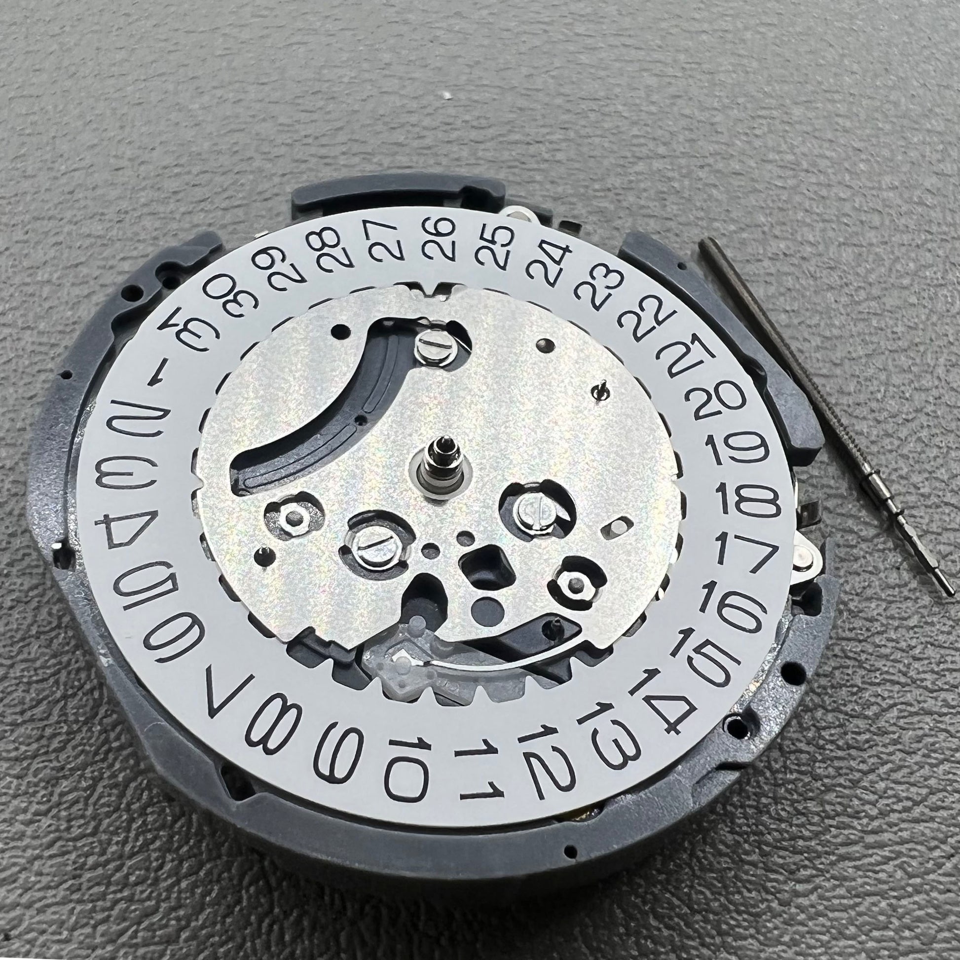 Japan Hattori Epson VK83 quartz watch movement for precise timekeeping in watch accessories.