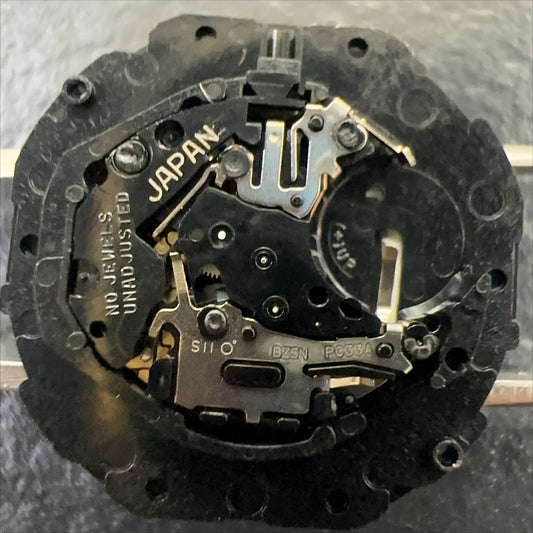 Epson PC33 quartz watch movement with double calendar and date at 3, Japan made part