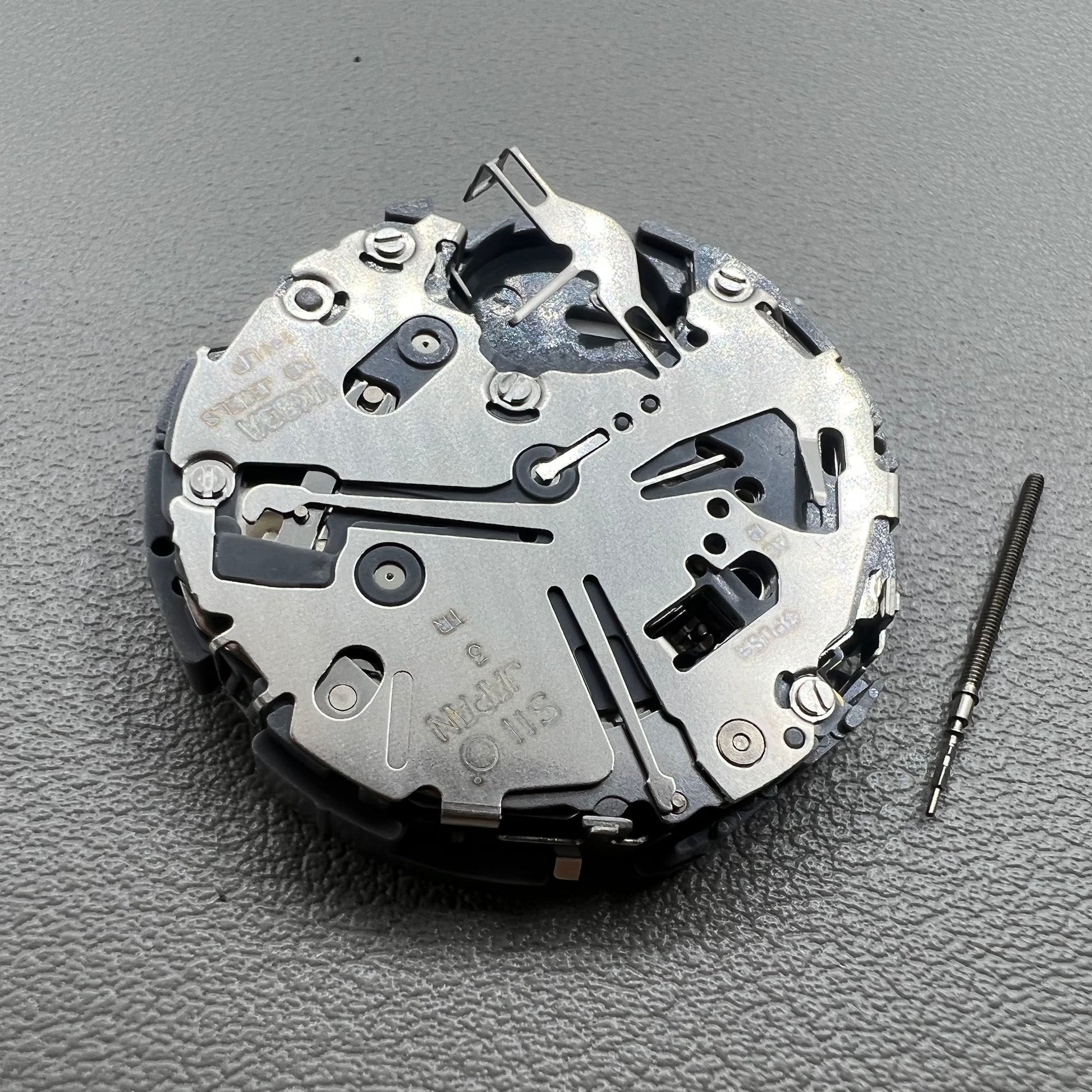 Japan Hattori Epson VK83 quartz watch movement for precise timekeeping in watch accessories.