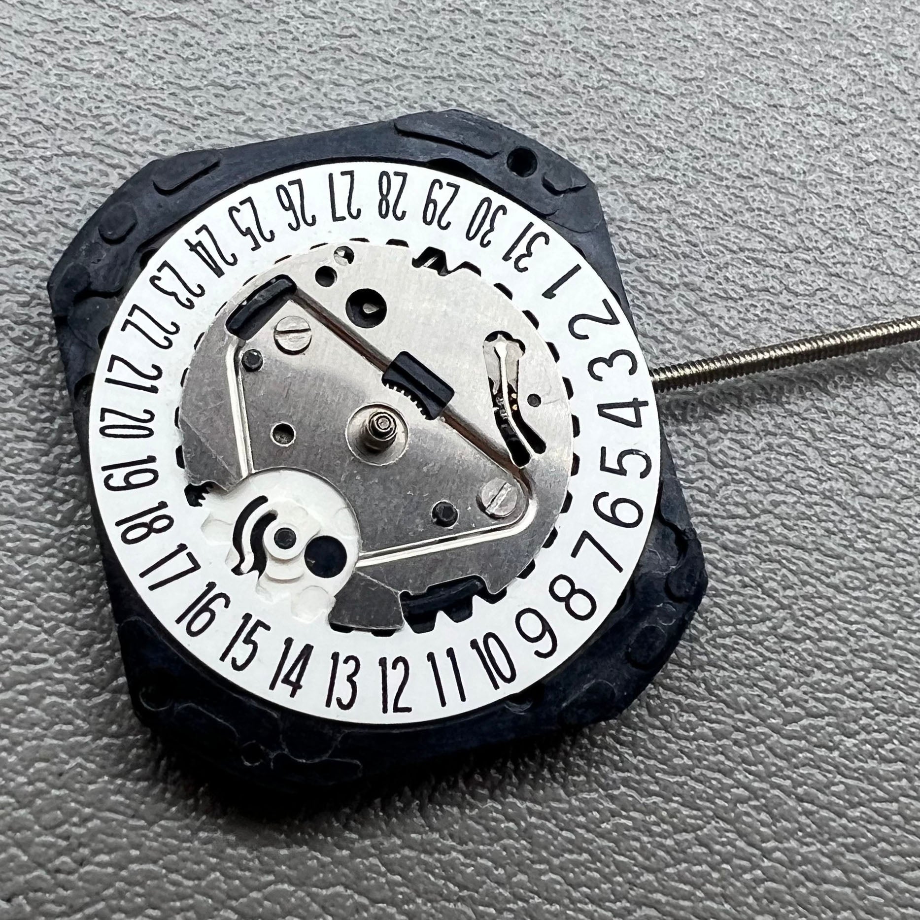 Japan Hattori VX29 quartz watch movement with 2 hands for precise timekeeping in accessories.