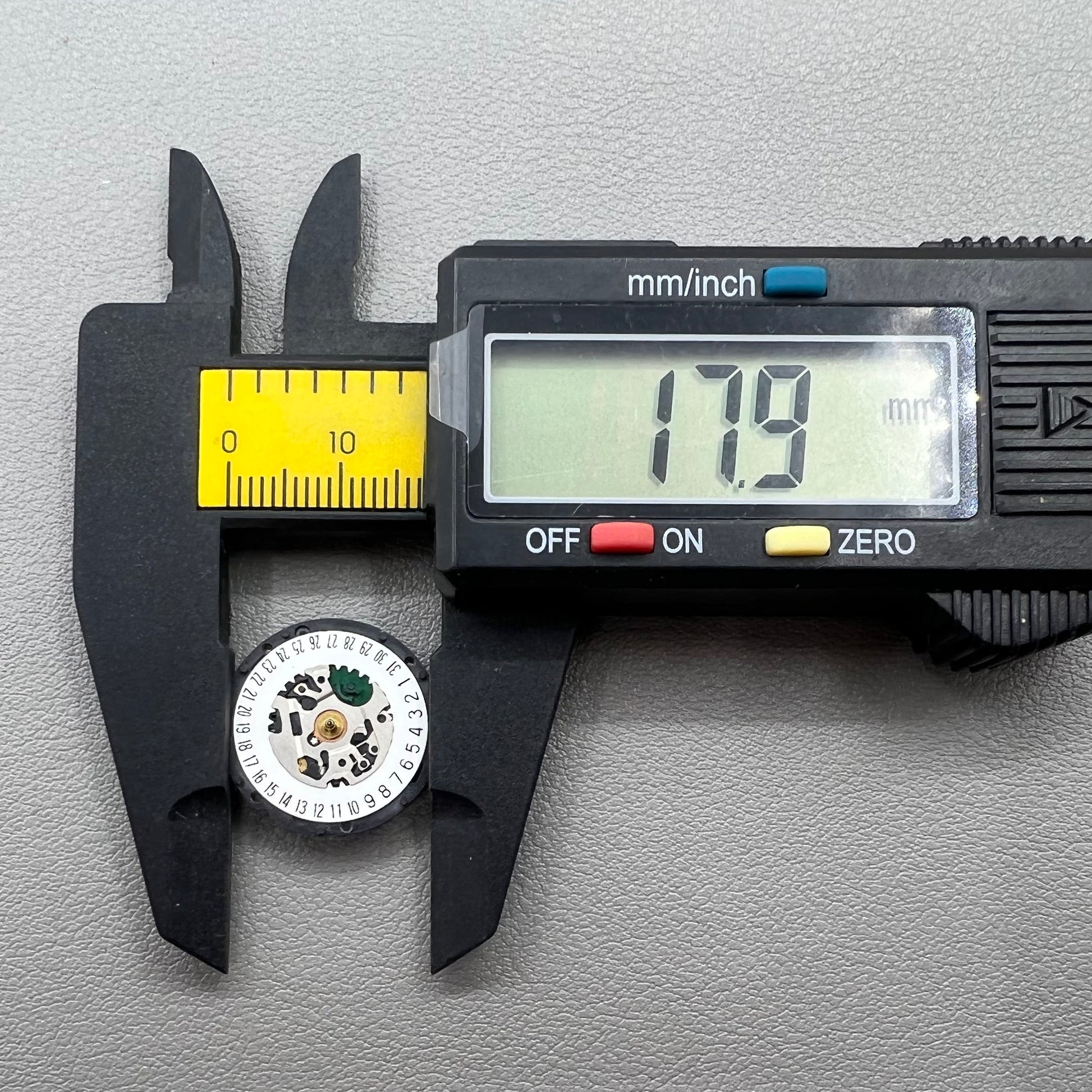 Japan Hattori Epson VX12E quartz movement with date display at 6 o'clock for watch accessories