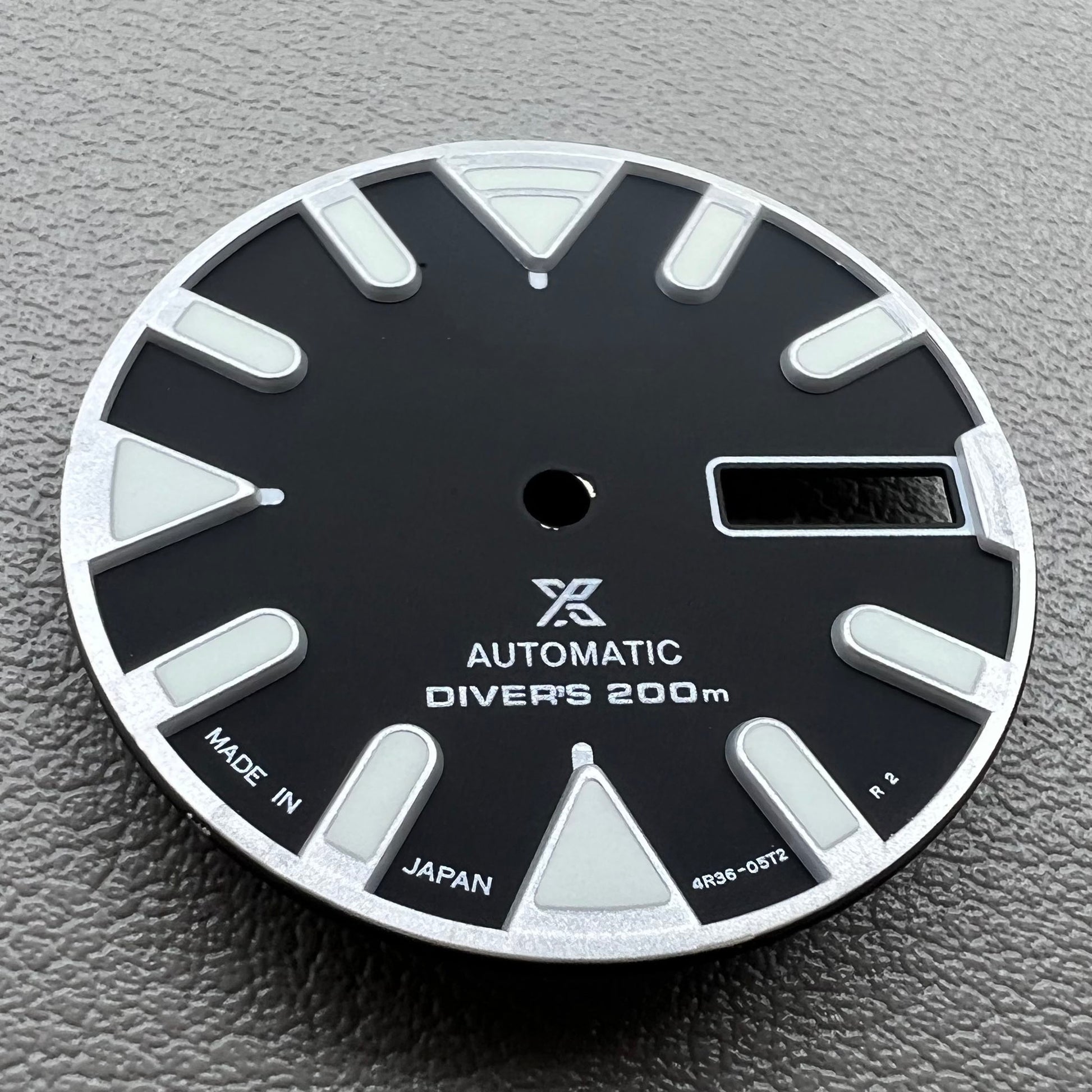 28.5mm Black modified diving dial with green luminous markers for NH35 NH36 movement