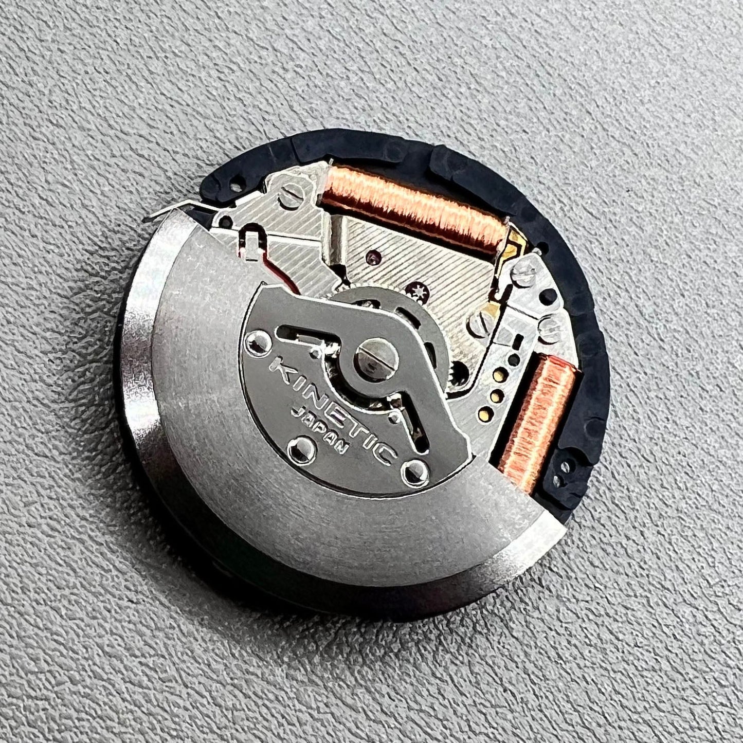 Seiko Japan 5M82A quartz watch movement for precise timekeeping and reliability.