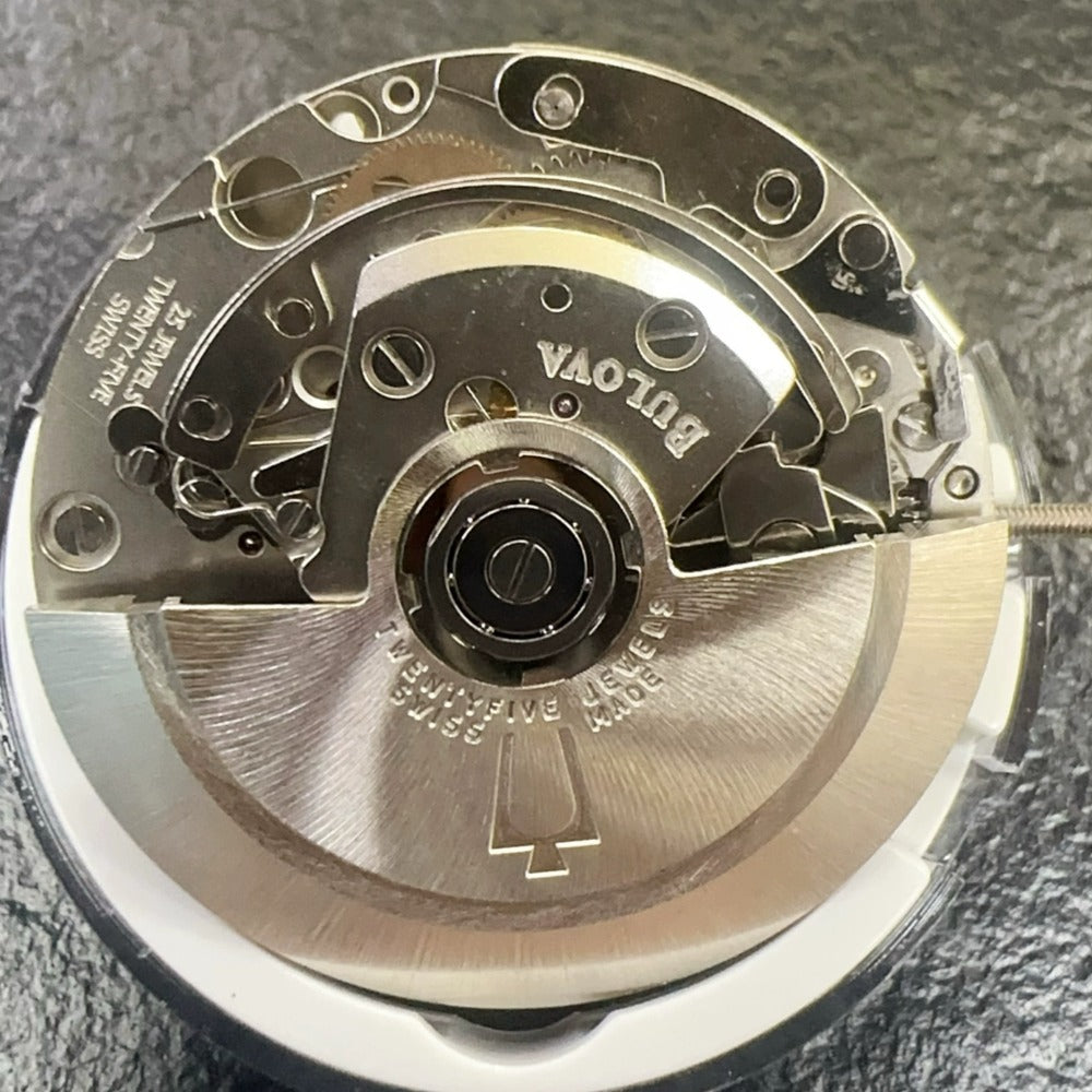 Swiss made SW500 mechanical watch movement by Genuine New, silver finish for precise timekeeping.