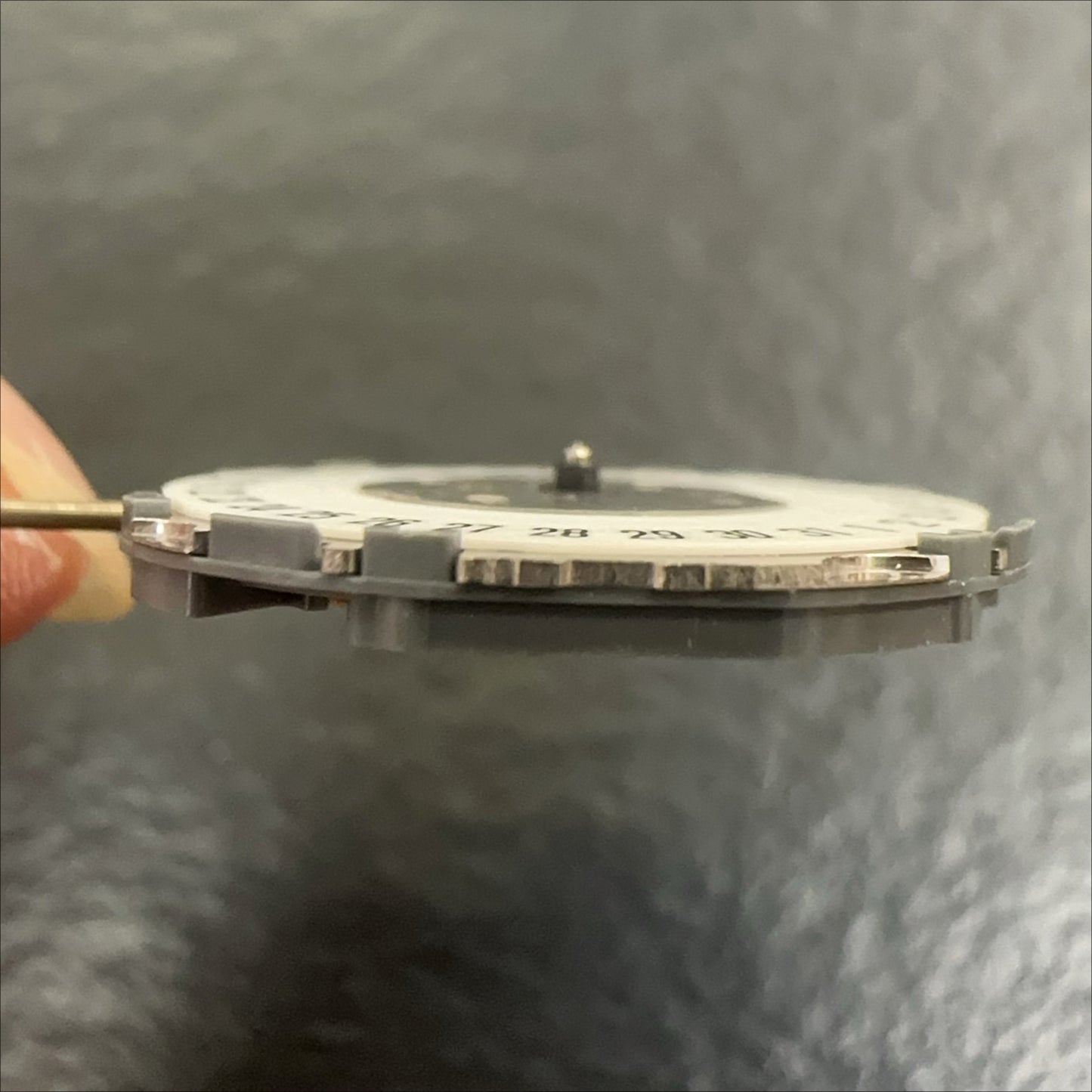 Miyota Ultrathin 4U13 quartz watch movement with 3 hands and single calendar, Japan-made precision for elegance.