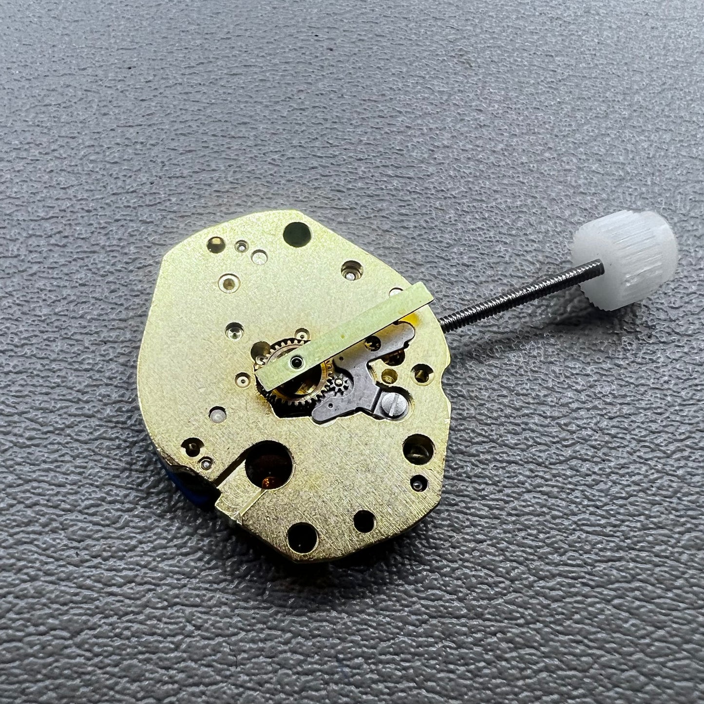 Swiss ETA 579.005 quartz watch movement with 3 hands, precise timekeeping by ETA brand.