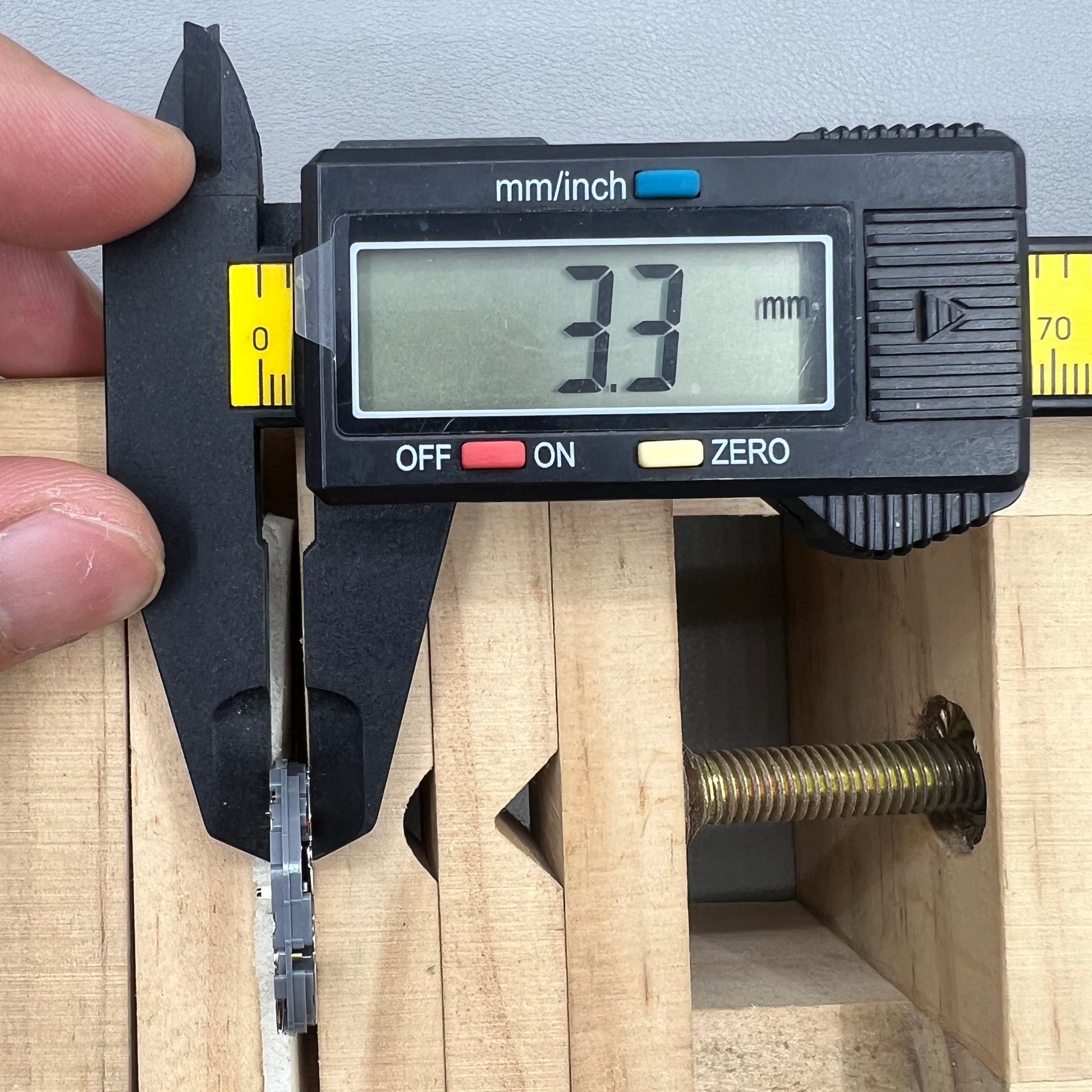 Japan Hattori Epson VD74A quartz watch movement with precision timekeeping for watch accessories.