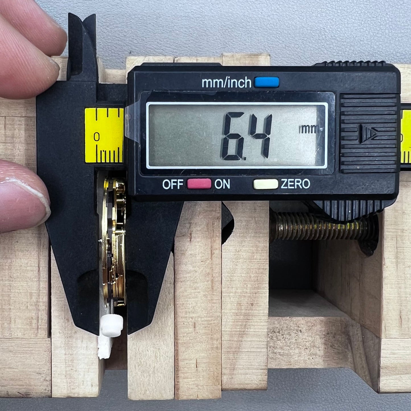 Swiss ETA251.272 ETA251.274 Golden Watch Quartz Movement Date@4 White Disk