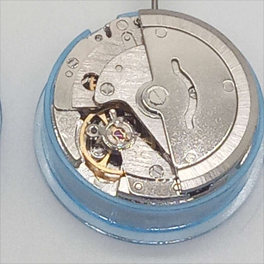 Seagull ST16 mechanical movement with double calendar, white date disk positioned at 3 o'clock, precision watch accessory.