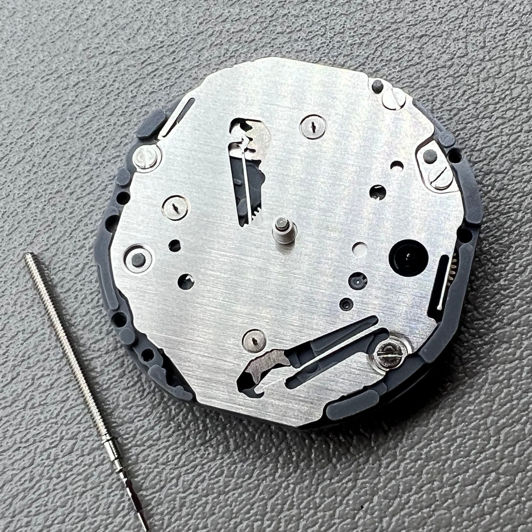 Japan Hattori Epson VD74A quartz watch movement with precision timekeeping for watch accessories.