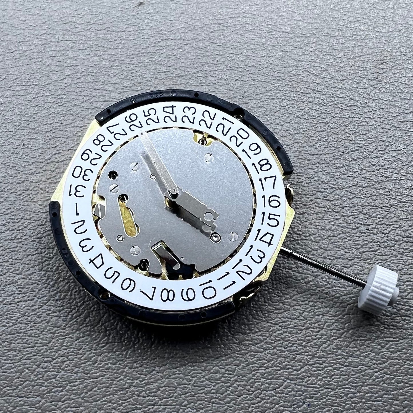 Swiss Ronda 3540.D quartz movement with multifunctional 6 hands for precise timekeeping.