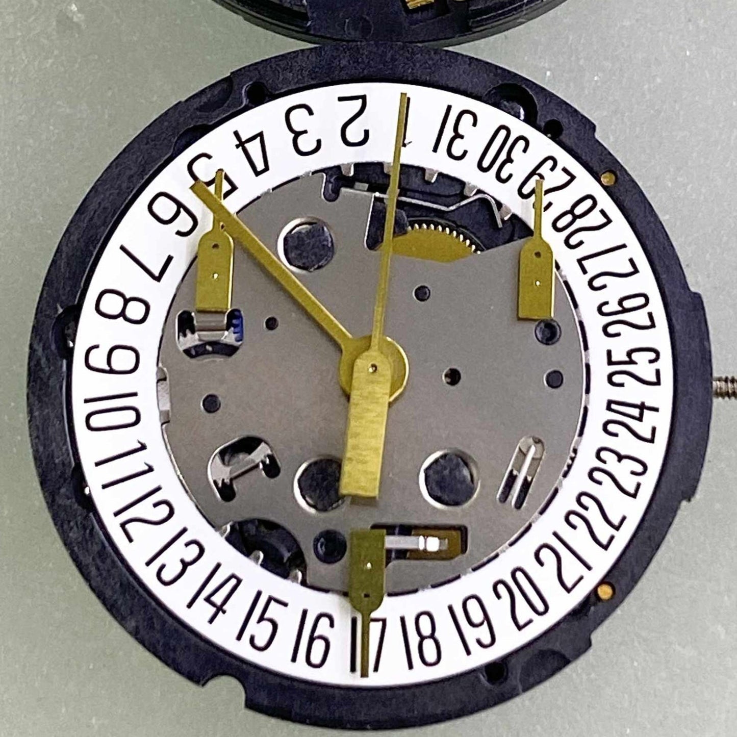 Swiss Made ETA G15.212 quartz watch part with date display at 6 o?clock, compatible replacement for G15.211.