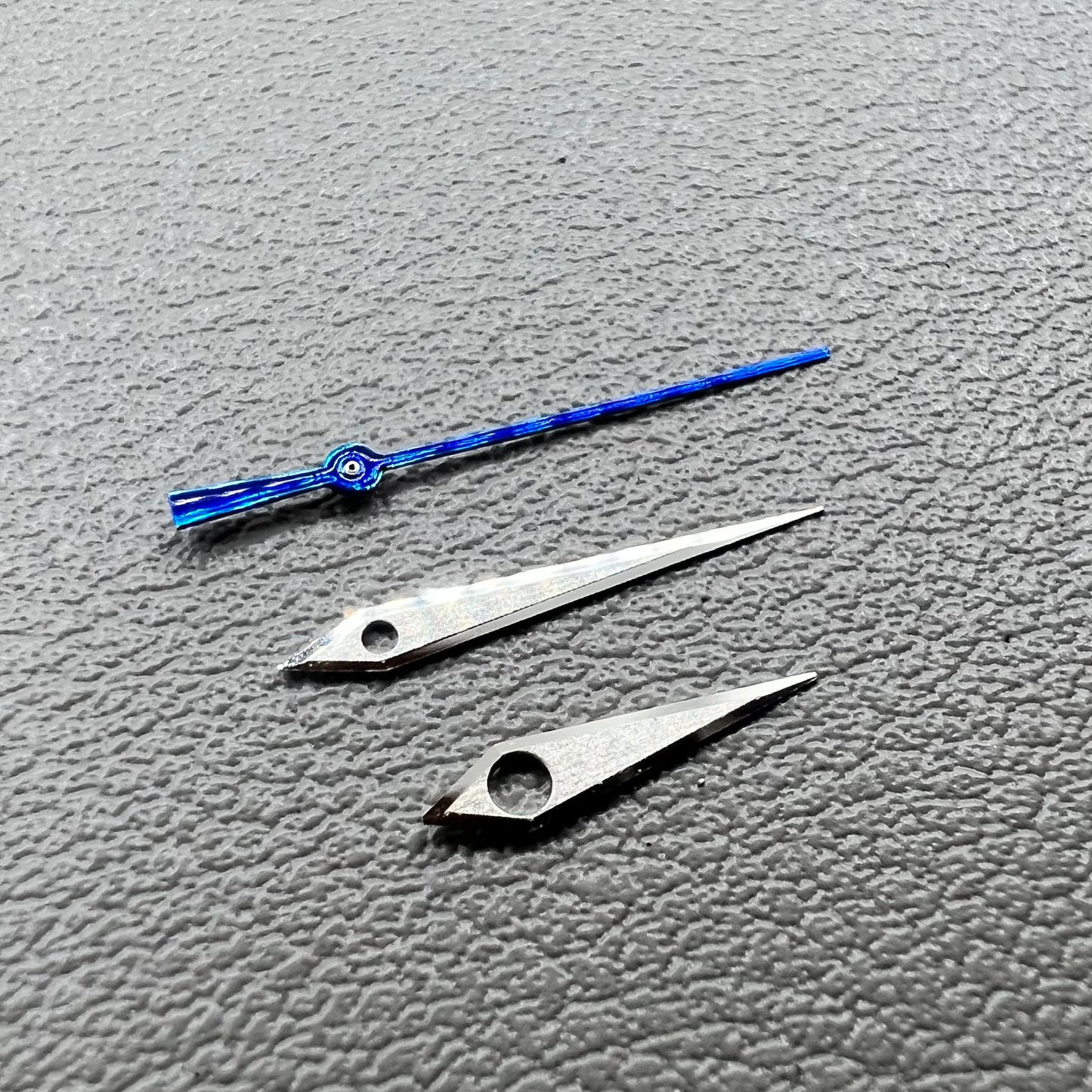 Aiguilles de montre argentées brossées avec bordure bleue, sans luminescence, 12,5 mm, pour NH35/36