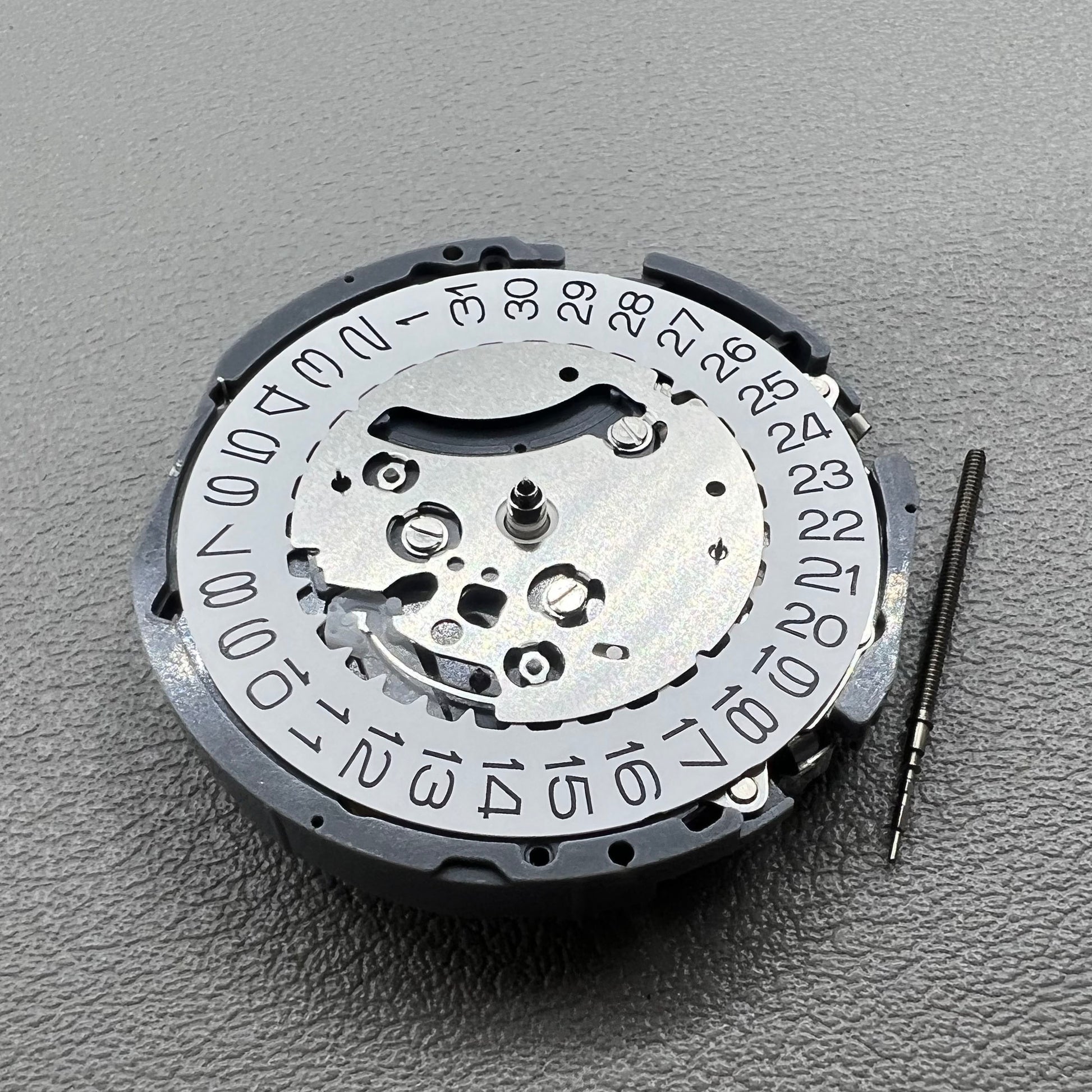 Japan Hattori Epson VK83 quartz watch movement for precise timekeeping in watch accessories.