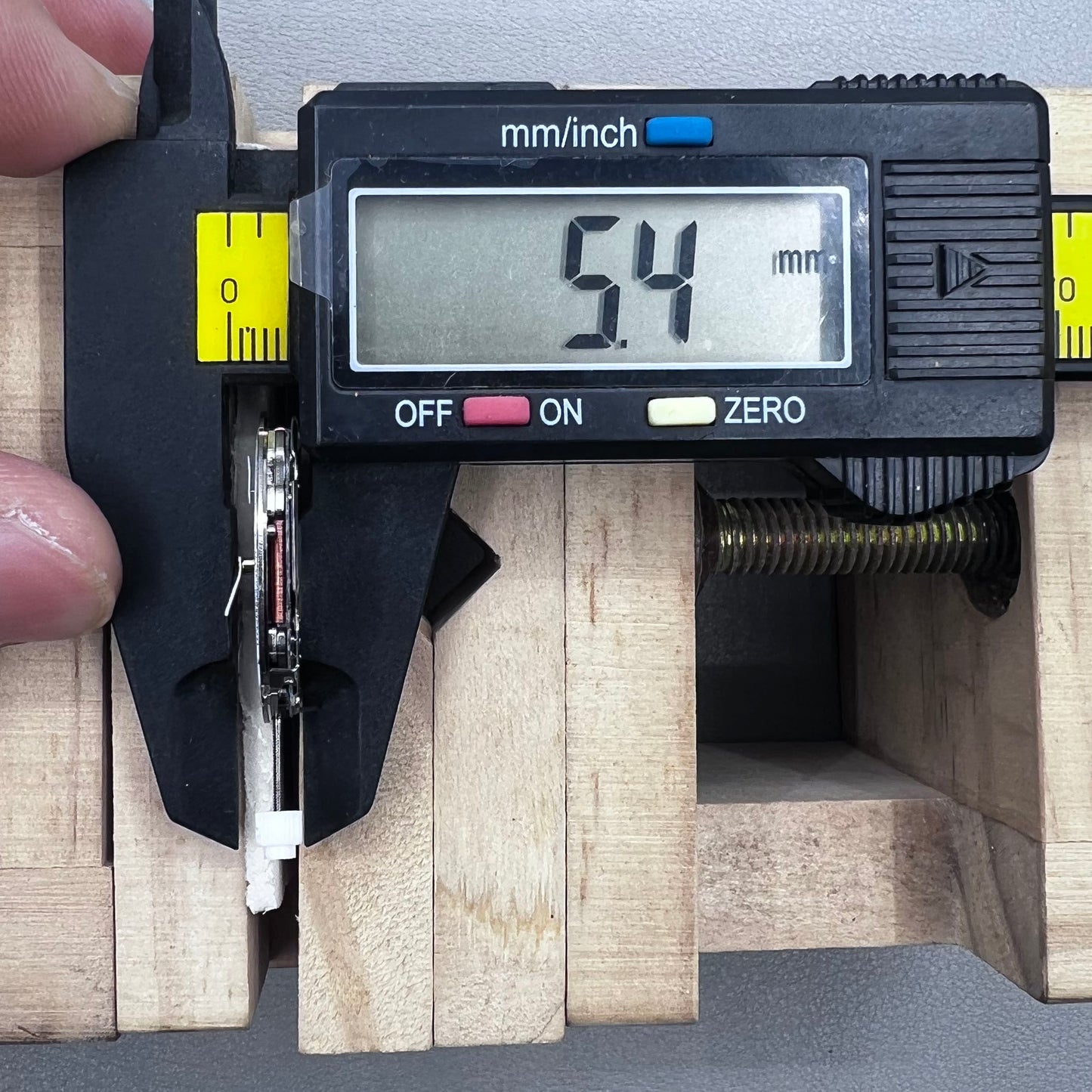 ISA 8171A Quartz Movement 4 Hands White Disk Date@6 Silver Plated