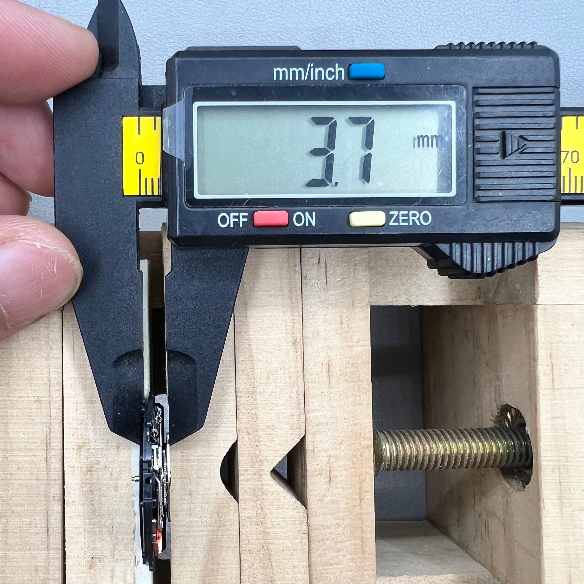 Seiko Original 5M82A quartz watch movement with precise timekeeping for watch accessories.