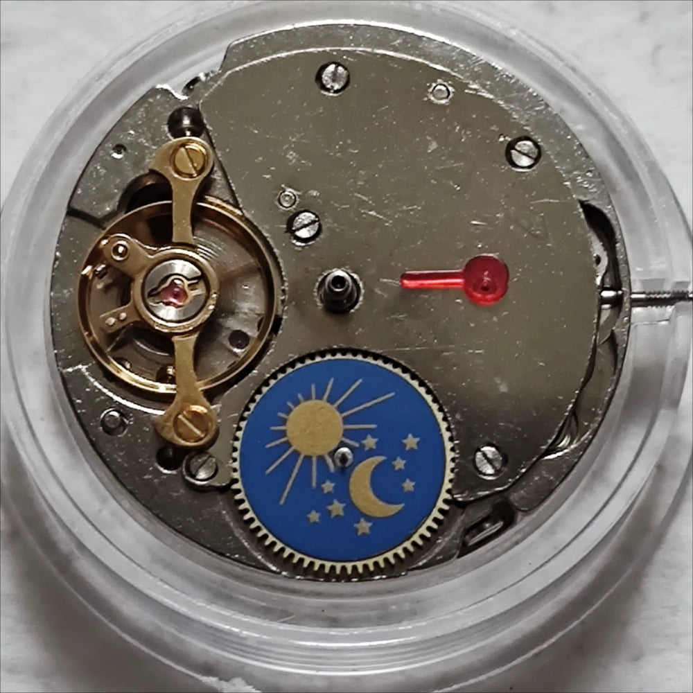 China Made 7120 Mechanical Movement Moon Phase At 6 Bare Wheel At 9