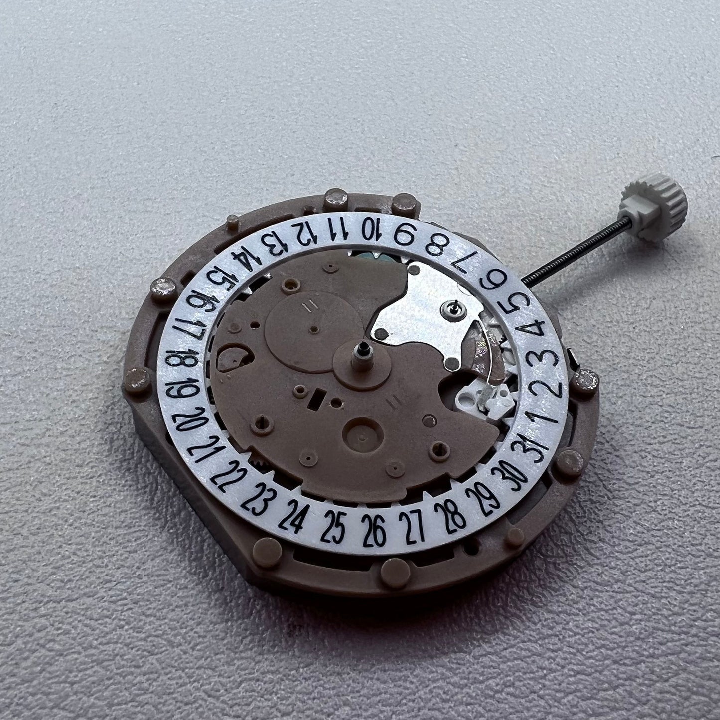 2 PIECES Sunon PE60 Quartz Watch Movement 3 Hands With Date@6
