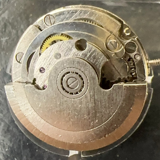 Shanghai 3121 automatic mechanical watch with single calendar and Arabic numeral dial, elegant design for women.