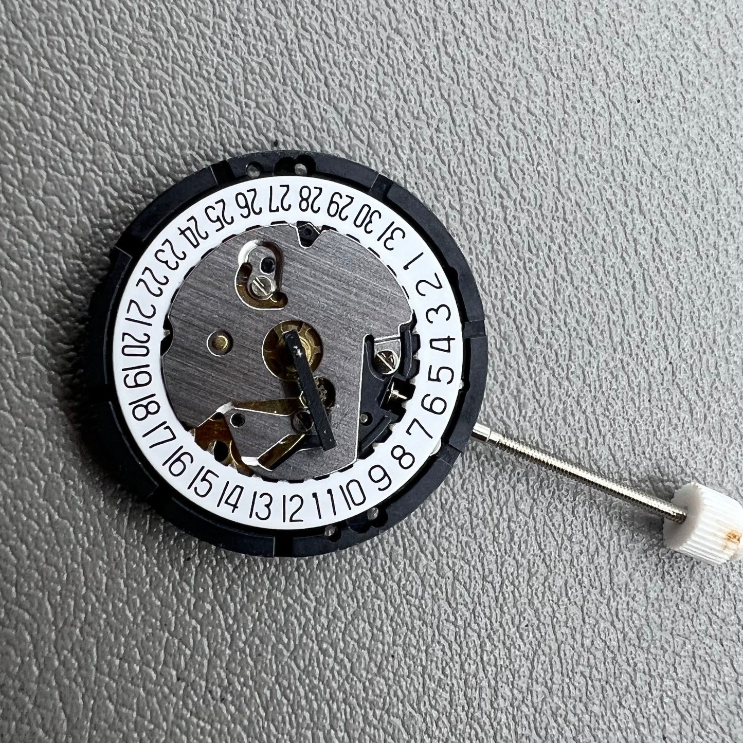 Swiss ISA 338 quartz watch movement with date at 6 o'clock and three hands, ideal for watch accessories.