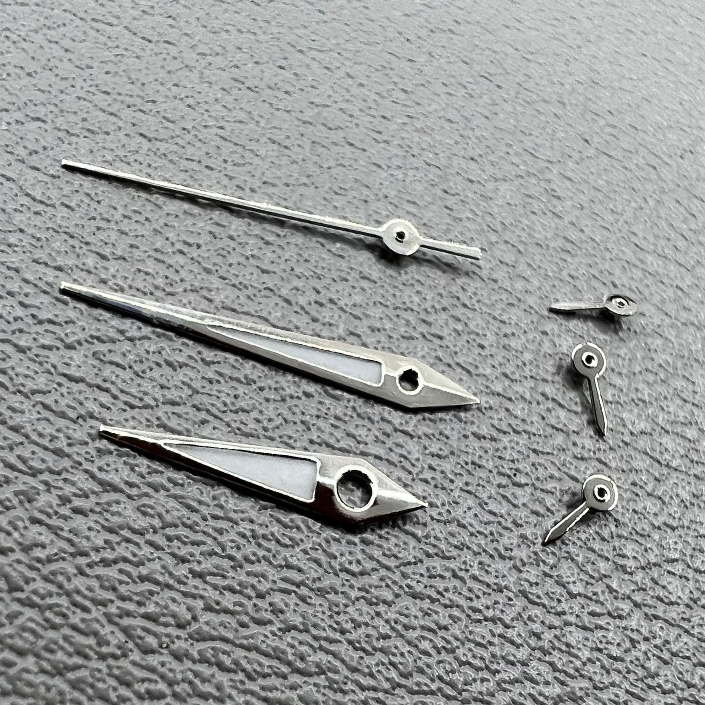 Set of 2 silver-trimmed green lume arrow-shaped watch hands for VX3J, VX9J, VX7J, VX3N, VX9N movements.