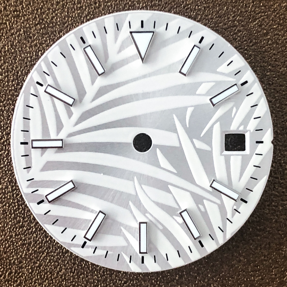 Luminous 28.5mm watch dial by Miyota for 8200 821A 8215 2813 movements, ideal for night visibility.
