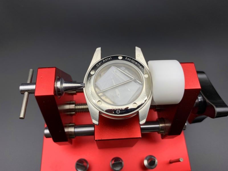 07115 watch back opener tool for safely prizing watch bottom covers in repairs